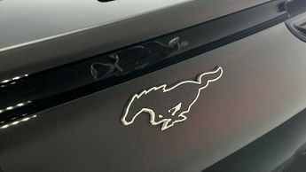 Ford Mustang Mach-E SELECT
