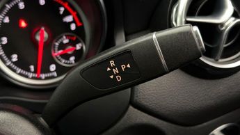 Mercedes-Benz GLA GLA 180 URBAN EDITION