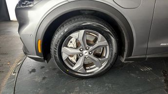Ford Mustang Mach-E SELECT