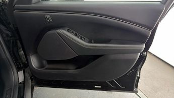 Ford Mustang Mach-E SELECT