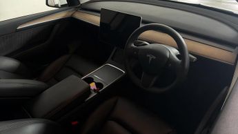 Tesla Model Y LONG RANGE AWD