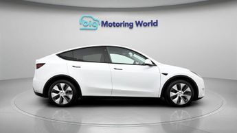 Tesla Model Y LONG RANGE AWD