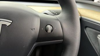 Tesla Model Y BASE