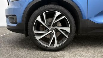 Volvo XC40 B4 R-DESIGN PRO