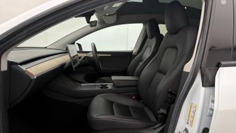 Tesla Model Y LONG RANGE AWD