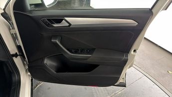 Volkswagen T-Roc LIFE TSI DSG