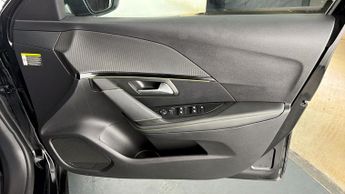 Peugeot E-208 GT LINE