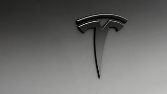 Tesla Model Y BASE