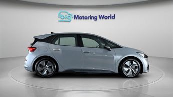 CUPRA Born V1