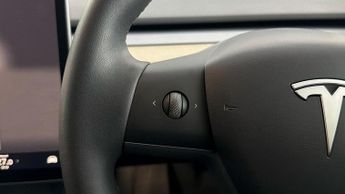 Tesla Model Y BASE