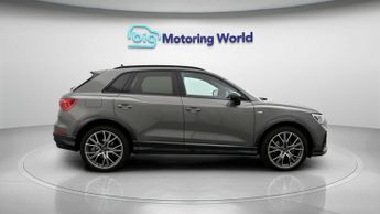 Audi Q3 TFSI S LINE BLACK EDITION