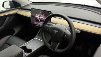 Tesla Model Y LONG RANGE AWD