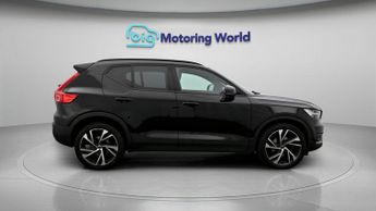 Volvo XC40 B4 R-DESIGN PRO