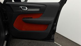 Volvo XC40 B4 R-DESIGN PRO