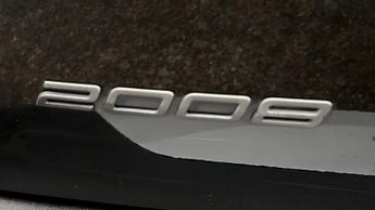 Peugeot 2008 PURETECH EAT8 S/S ALLURE