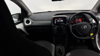 Toyota AYGO VVT-I X-PLAY X-SHIFT TSS