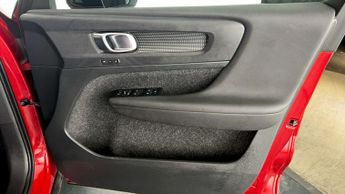 Volvo XC40 B4 R-DESIGN PRO