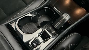 Volvo XC40 B4 R-DESIGN PRO