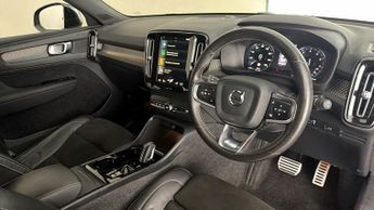 Volvo XC40 B4 R-DESIGN PRO
