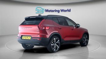 Volvo XC40 B4 R-DESIGN PRO