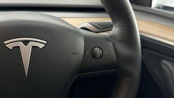 Tesla Model Y LONG RANGE AWD