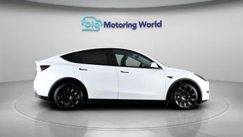 Tesla Model Y LONG RANGE AWD