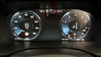 Volvo XC60 B5 R-DESIGN AWD