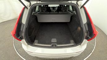 Volvo XC60 B5 R-DESIGN AWD