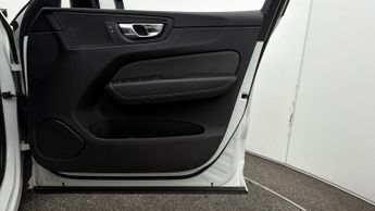 Volvo XC60 B5 R-DESIGN AWD