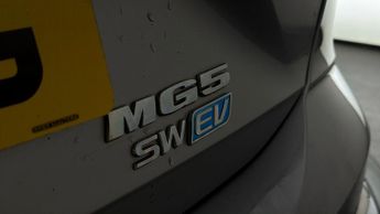 MG MG5 EXCLUSIVE
