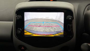 Toyota AYGO VVT-I X-PLAY X-SHIFT TSS