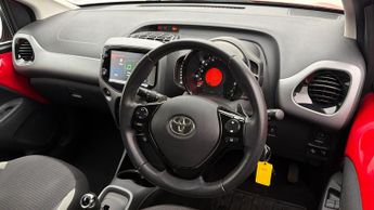 Toyota AYGO VVT-I X-PLAY X-SHIFT TSS