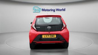 Toyota AYGO VVT-I X-PLAY X-SHIFT TSS