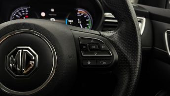 MG MG5 EXCLUSIVE