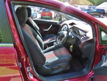 Ford Fiesta 1.4 Titanium Hatchback 5dr Petrol Automatic (154 g/km, 94 bhp)