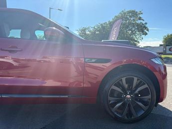 Jaguar F-PACE 2.0 P250i R-Dynamic HSE SUV 5dr Petrol Auto AWD Euro 6 (s/s) (25