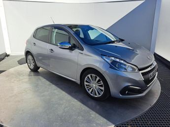 Peugeot 208 1.2 PureTech Signature Hatchback 5dr Petrol Manual Euro 6 (s/s) 