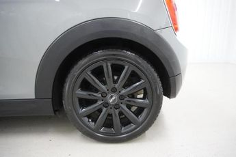 Mini Hatch 1.5 Cooper Hatchback 3dr Petrol Steptronic Euro 6 (s/s) (136 ps)