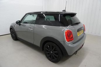 Mini Hatch 1.5 Cooper Hatchback 3dr Petrol Steptronic Euro 6 (s/s) (136 ps)