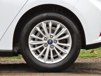 Ford Focus 1.0T EcoBoost Titanium Hatchback 5dr Petrol DCT Euro 6 (s/s) (12