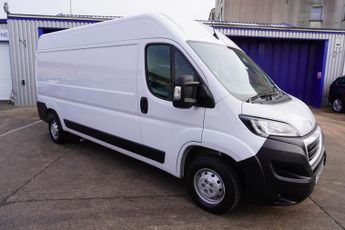 Peugeot Boxer 2.2 BlueHDi 335 Professional Premium + Panel Van 5dr Diesel Manu