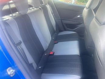 Vauxhall MOKKA 100kW Design 50kWh 5dr Auto