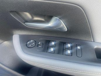 Vauxhall MOKKA 100kW Design 50kWh 5dr Auto