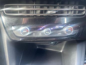 Vauxhall MOKKA 100kW Design 50kWh 5dr Auto