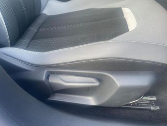 Vauxhall MOKKA 100kW Design 50kWh 5dr Auto