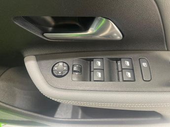 Vauxhall MOKKA 100kW Design 50kWh 5dr Auto