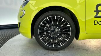 Fiat 500e 42kWh La Prima Hatchback 3dr Electric Auto (118 ps)