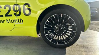 Fiat 500e 42kWh La Prima Hatchback 3dr Electric Auto (118 ps)