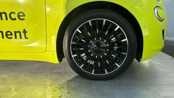 Fiat 500e 42kWh La Prima Hatchback 3dr Electric Auto (118 ps)
