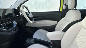 Fiat 500e 42kWh La Prima Hatchback 3dr Electric Auto (118 ps)